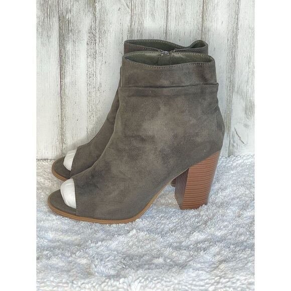 𝅺Bella Marie Olive Green Suede Peep Toe Booties 9 NEW - Picture 5 of 9